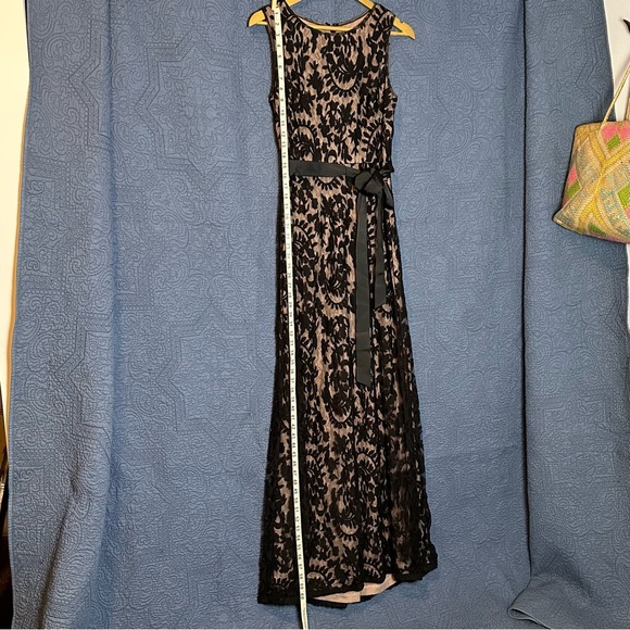 Adrianna Papell Evening Gown. Size 6, Floor Length. Black lace overlay, tan slip - Picture 3 of 11